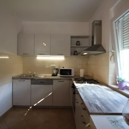 Giardin Apartment *